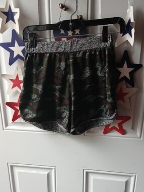 2 Pairs Of Shorts Size Large And Xlarge